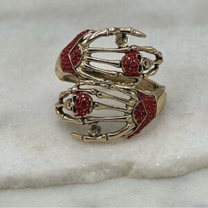 ✔️ Unique Sculptural Skeleton Hand Skull Cuff Bracelet
